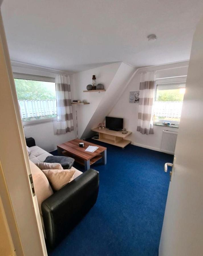 Monteurs-Ferienwohnung Emden Bagian luar foto