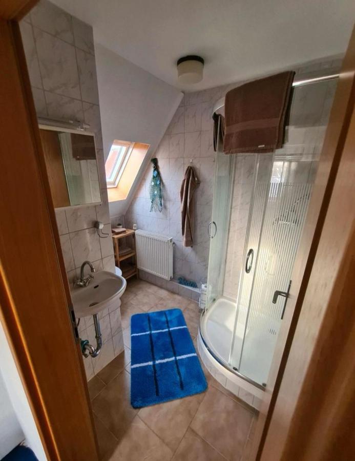 Monteurs-Ferienwohnung Emden Bagian luar foto