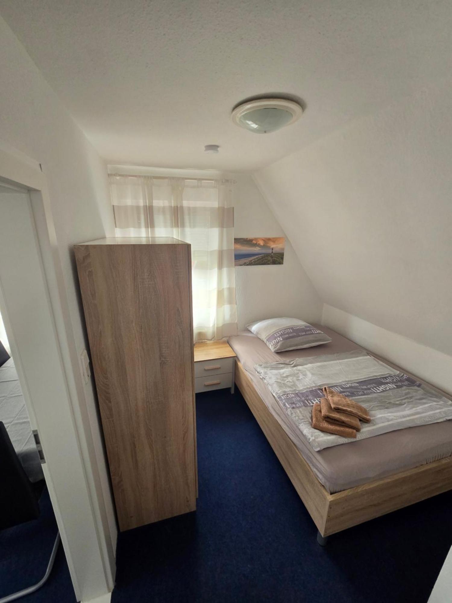 Monteurs-Ferienwohnung Emden Bagian luar foto