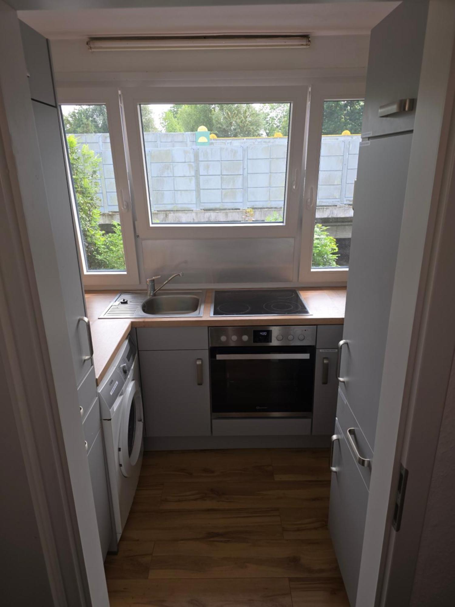 Monteurs-Ferienwohnung Emden Bagian luar foto